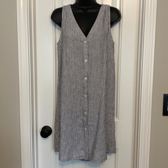 GAP Dresses & Skirts - GAP Seersucker Dress